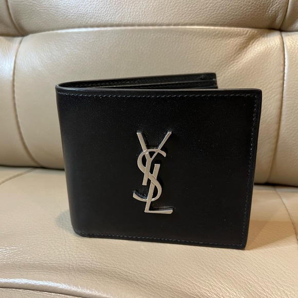 Saint Laurent Cassandre East/West wallet in smooth leather - Picture 3 of 11